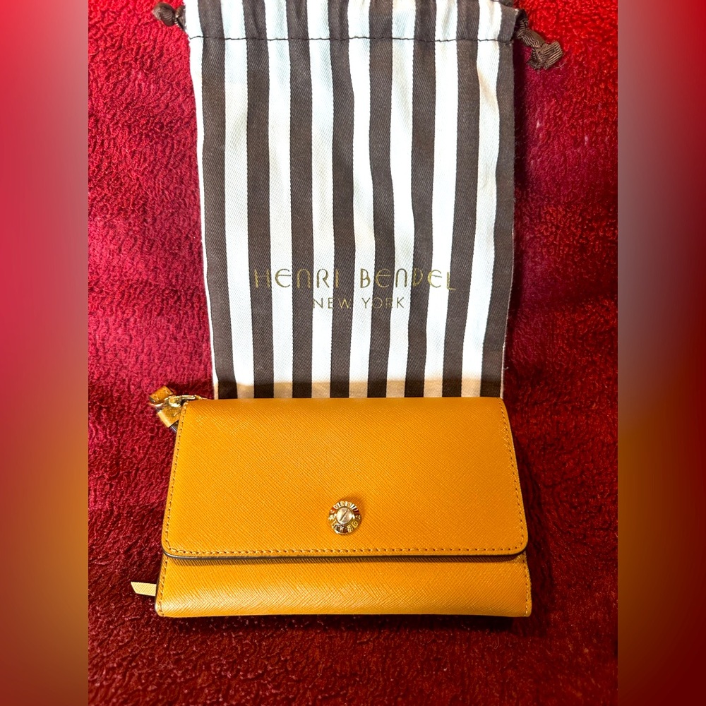 Henri Bendel wallet with dustbag.